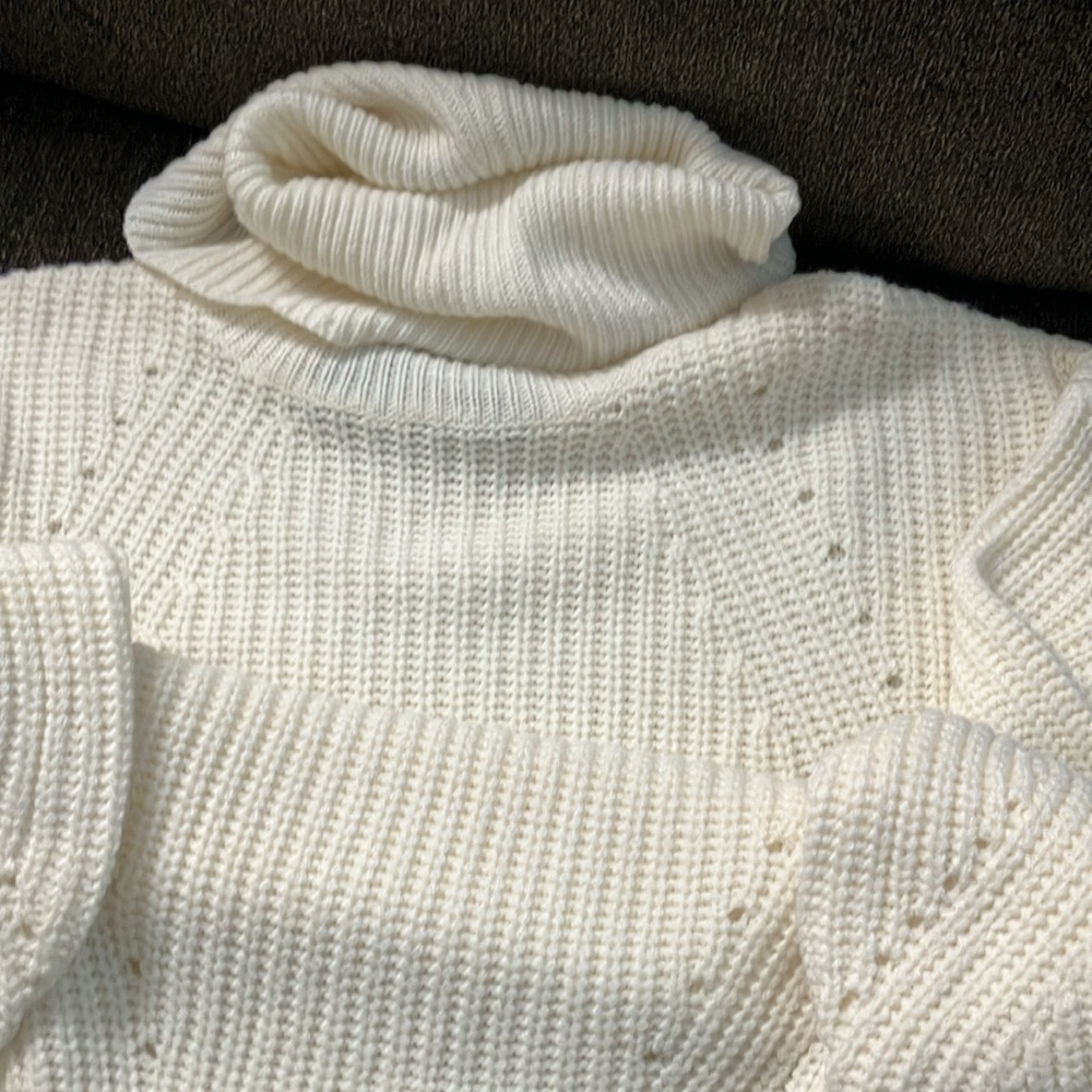 CLOSET CLEANOUT - Picture 2 of 4